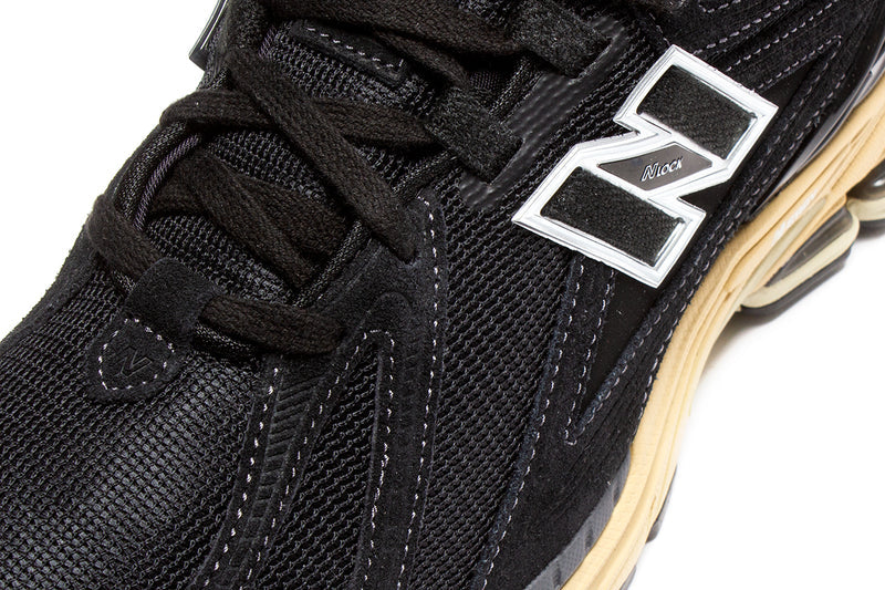 New Balance 1906R Black / Taos Taupe / Magnet  Edit alt text