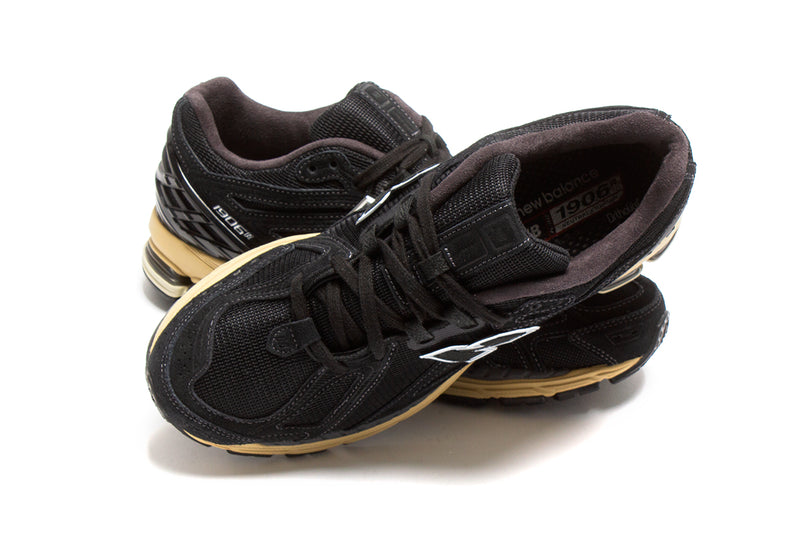 New Balance 1906R Black / Taos Taupe / Magnet  Edit alt text