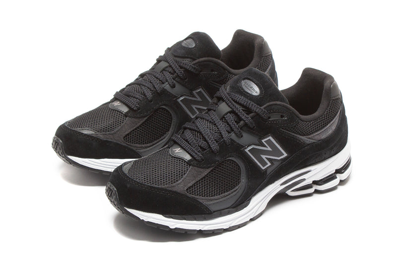 New Balance 2002R Black / White
