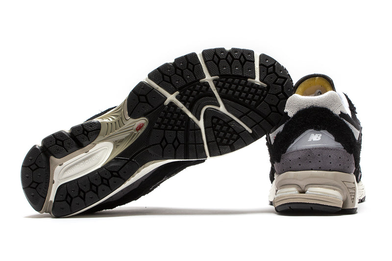 New Balance 2002R Style # M2002RDJ Color : Black / Grey