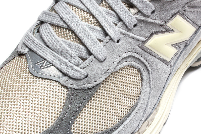 New Balance 2002R  Concrete / Calm Taupe