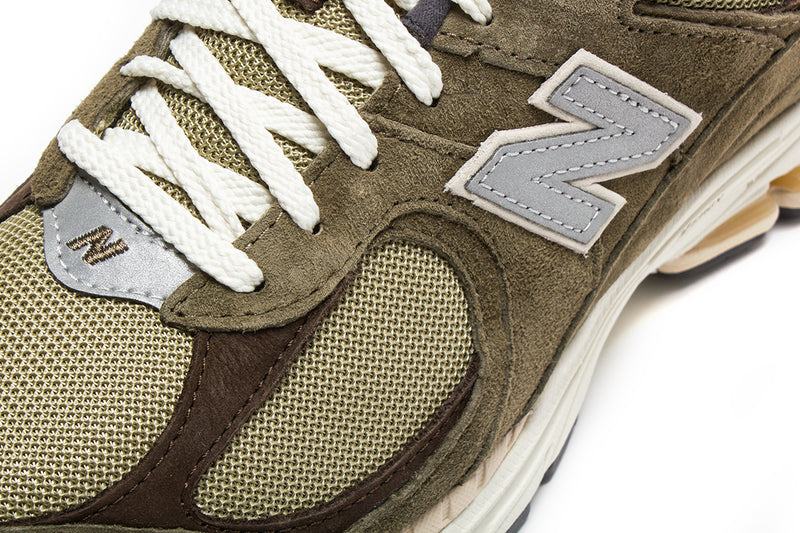 New Balance 2002R Style # M2002RHN Color : Green / Brown / White