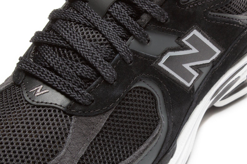 New Balance 2002R Black / White