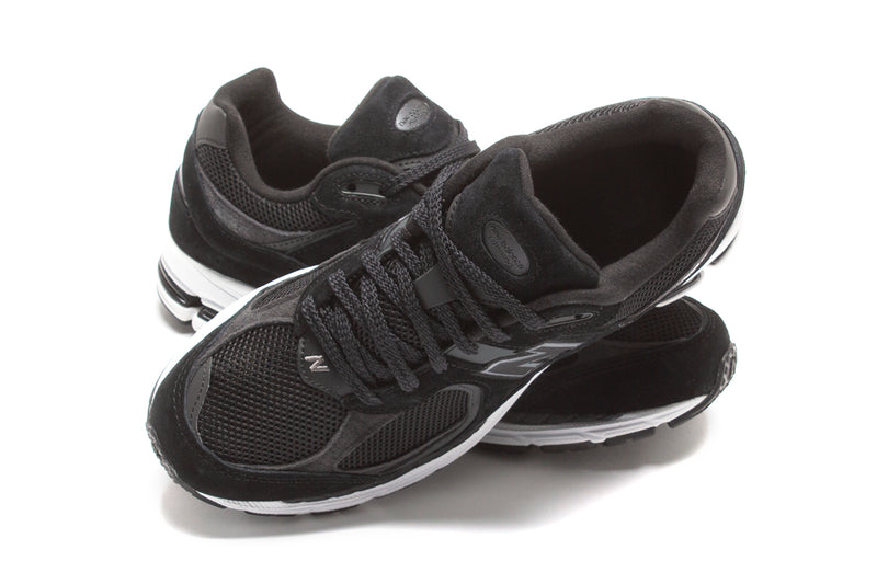 New Balance 2002R Black / White