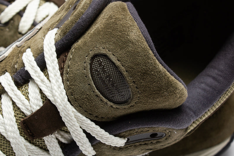 New Balance 2002R Style # M2002RHN Color : Green / Brown / White