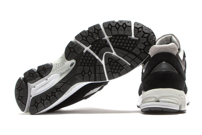 New Balance 2002R Gore-Tex  Black / White / Grey