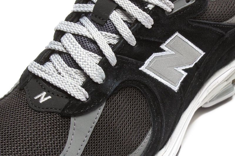 New Balance 2002R Gore-Tex  Black / White / Grey