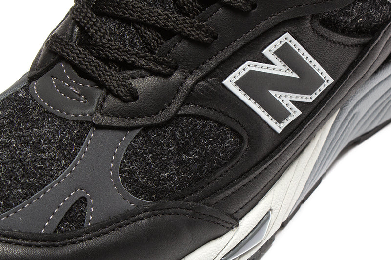 New Balance 991 (Made in UK) Style # M991DJ Color : Black / Smoked Pearl / White