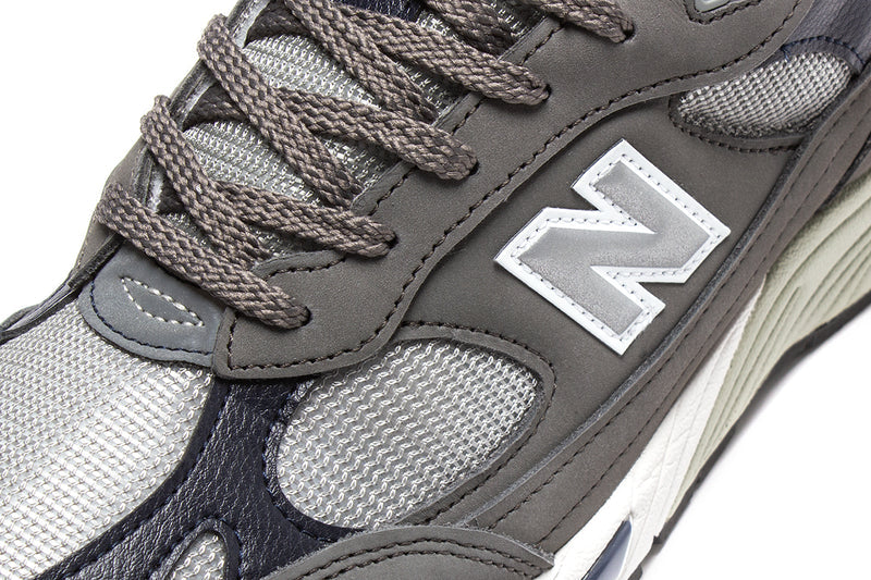 New Balance 991 Style # M991GNS Color : Castlerock / Navy / White