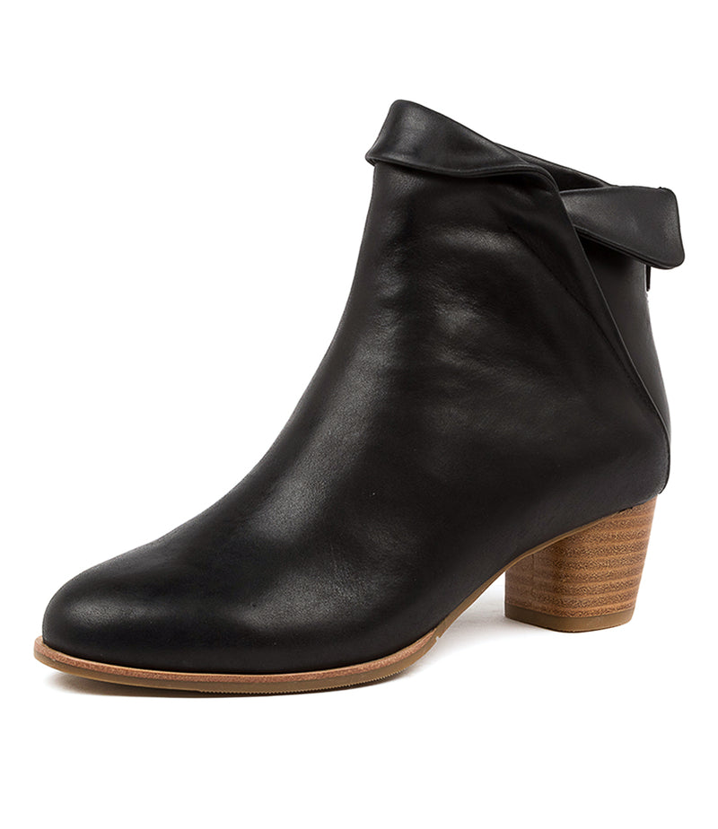 Quarter turned view Women's Ziera Footwear style name Grale in Black Leather. Sku: ZR10287BLALE