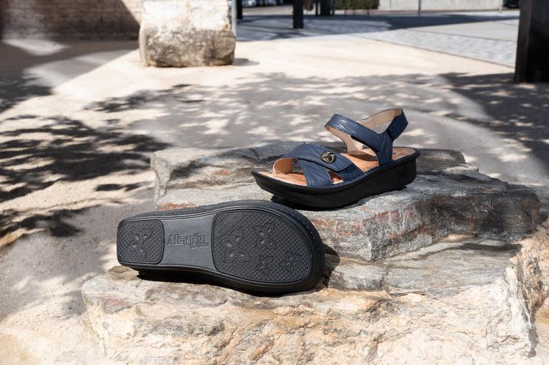 Kelsi Fondly Navy Sandal