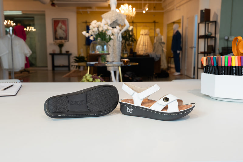 Kelsi Fondly White Sandal