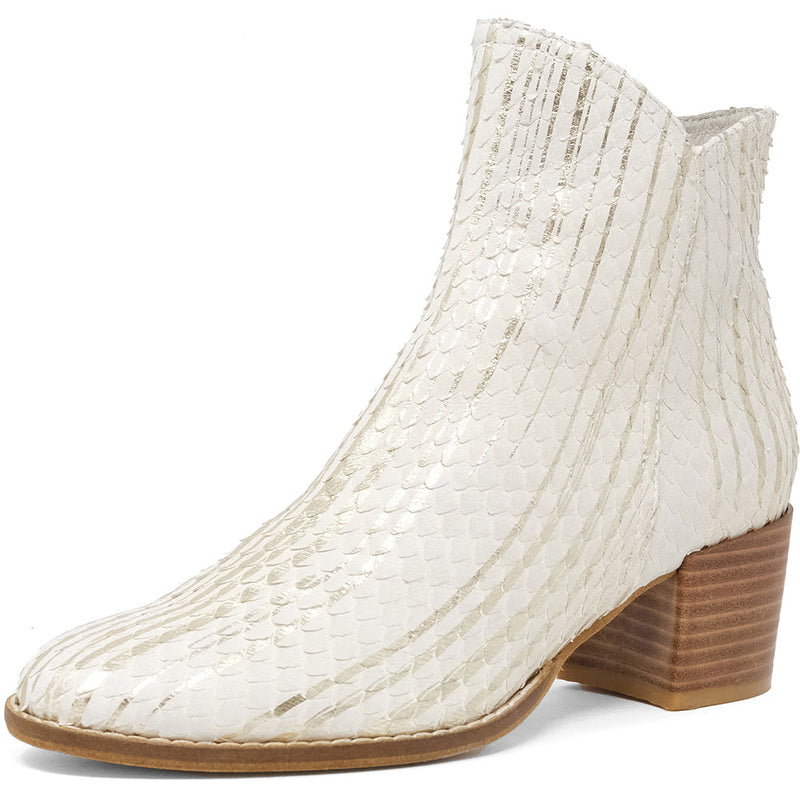 Women's Django & Juliette Mockas in Almond Metalllic Cut Leather. Sku: DJ12670MSW18