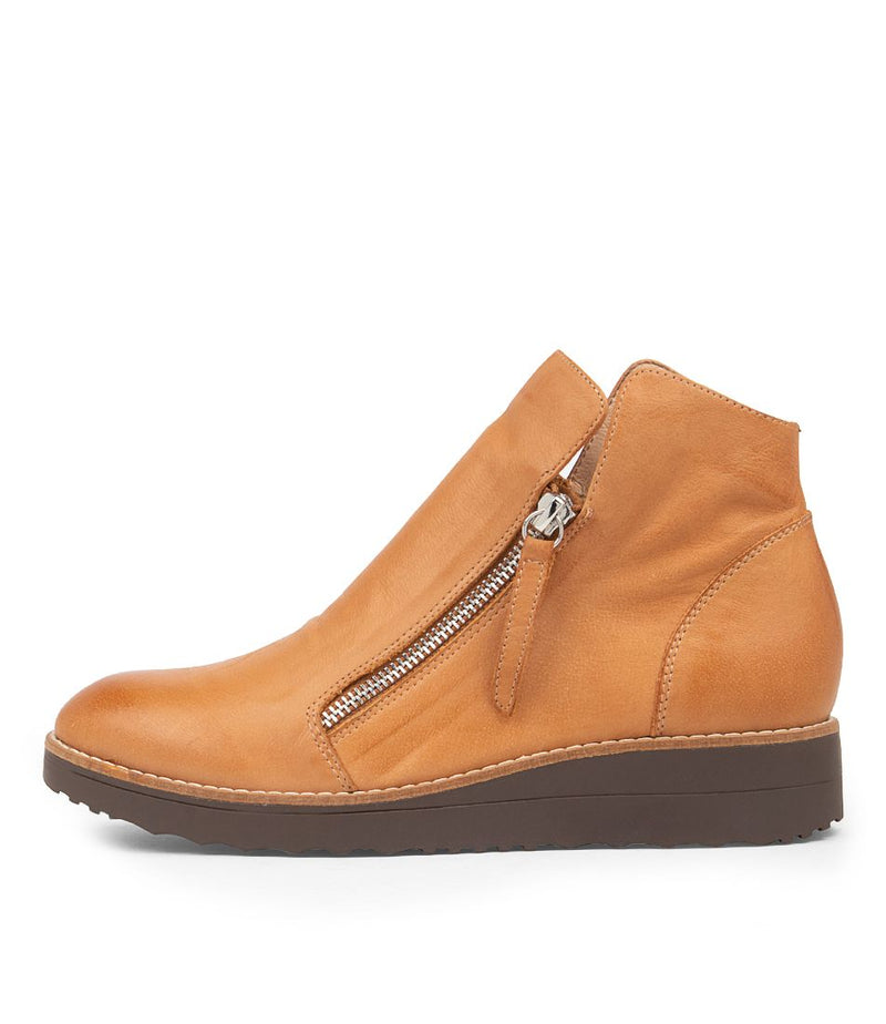 Women's Django & Juliette Ohmy in Dark Tan. Sku: DJ16318TRZLE