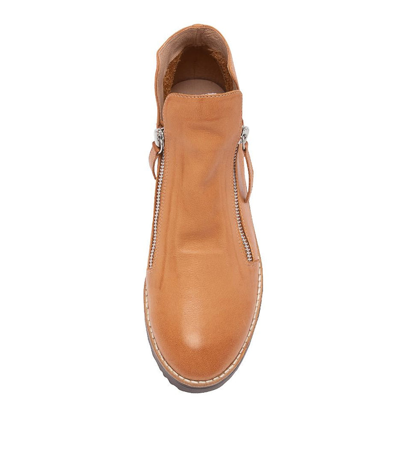 Women's Django & Juliette Ohmy in Dark Tan. Sku: DJ16318TRZLE
