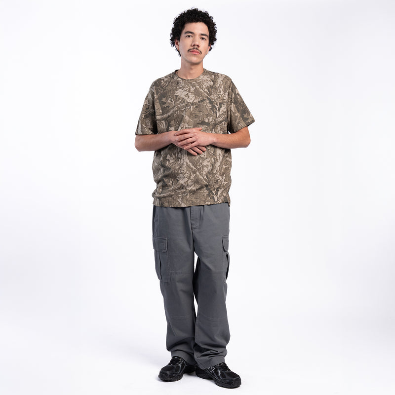 Men's open-hem cargo pants in castlerock gray with cargo pockets and elastic waist
