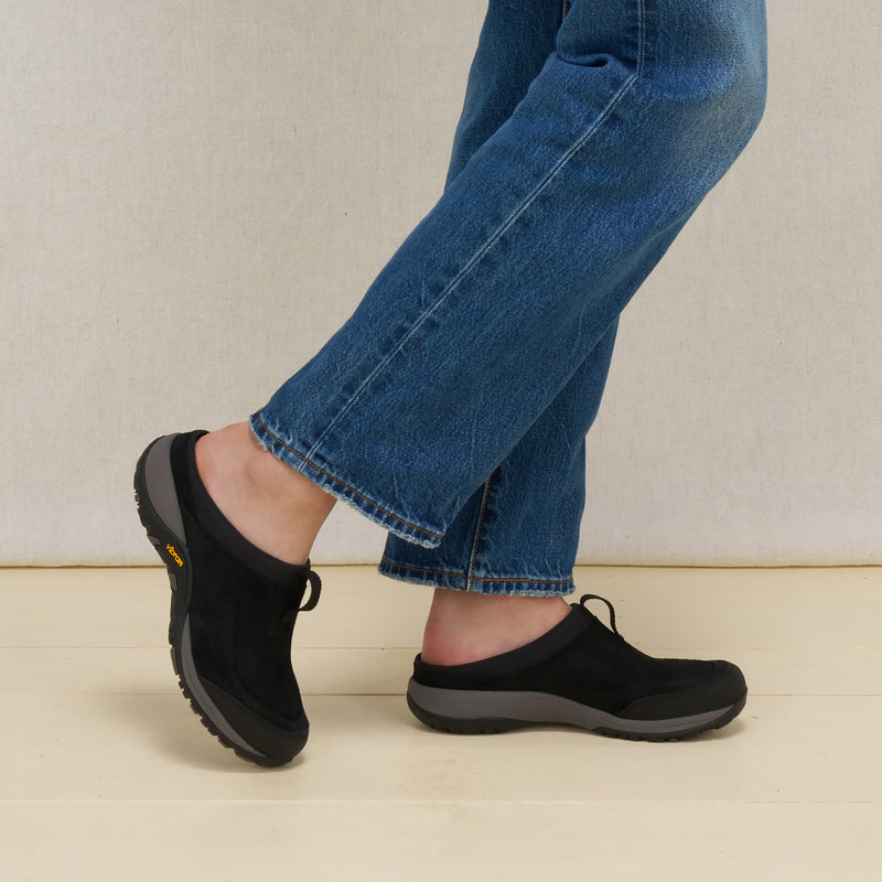 Pia Black Leather