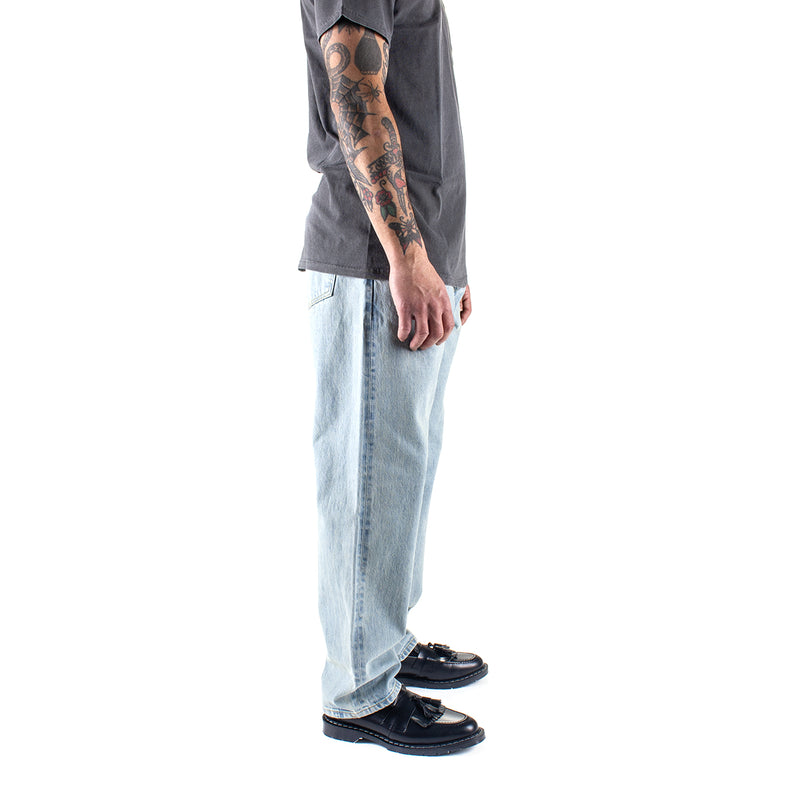 Noah | Pleated Jeans Color : Light Wash