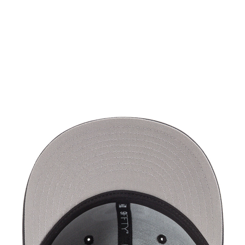 Light gray cap underside with black rim and small vertical New Era tag