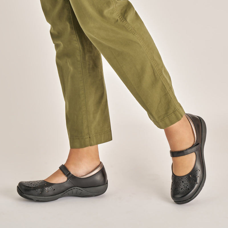 Stacy Wide Black Waxy Burnished