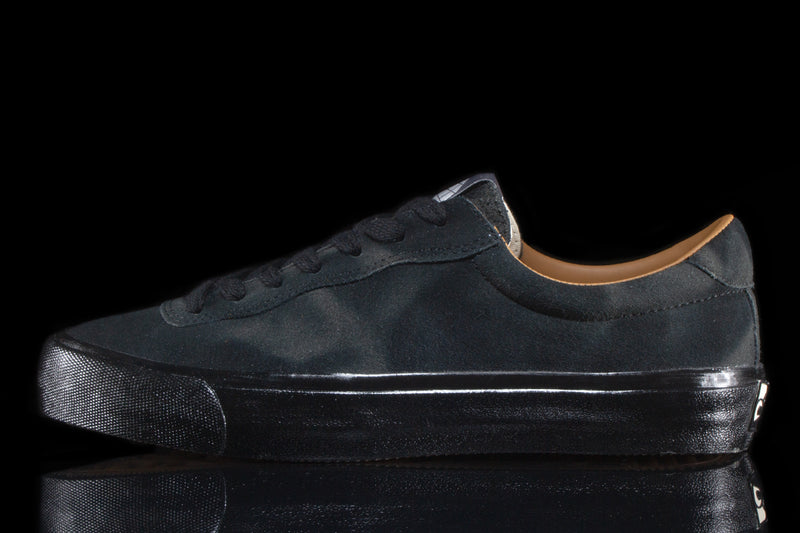 Last Resort AB | VM001 Cloudy Suede Lo Color : Fabios Black / Black